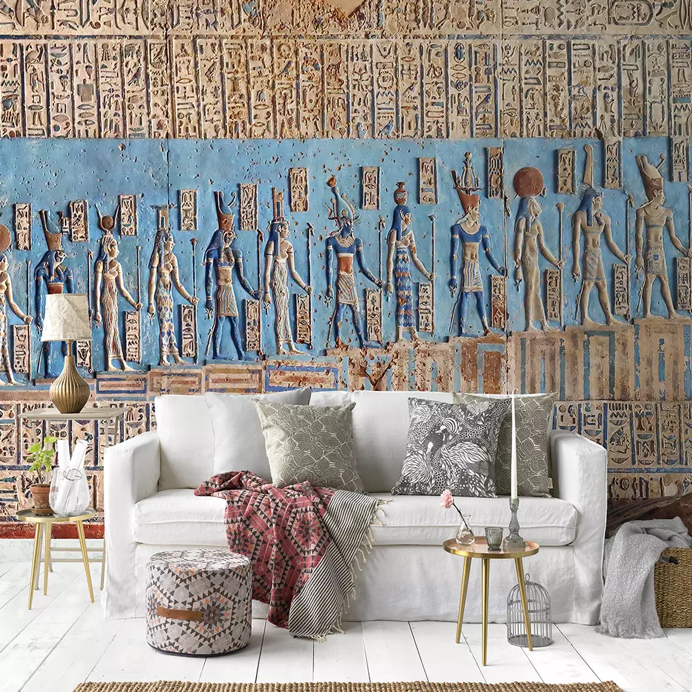 Hieroglyphic carvings and paintings on the interior